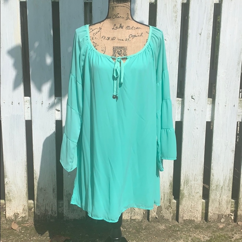 Lucy Love 💕 BellSleeve Dress. Size L. NWOT.